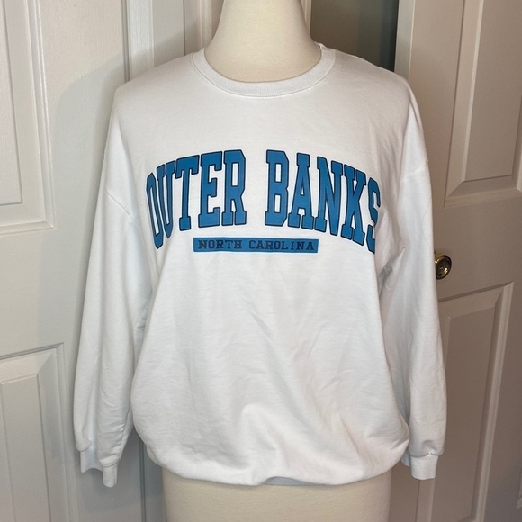 NWOT Romwe Outer Banks Lightweight Sweatshirt Size Medium - Picture 1 of 5